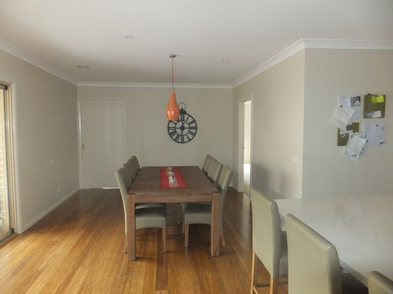 32 Arthur Phillip Drive, Pakenham VIC 3810