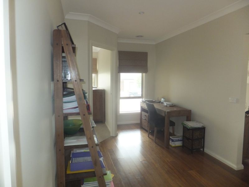 32 Arthur Phillip Drive, Pakenham VIC 3810