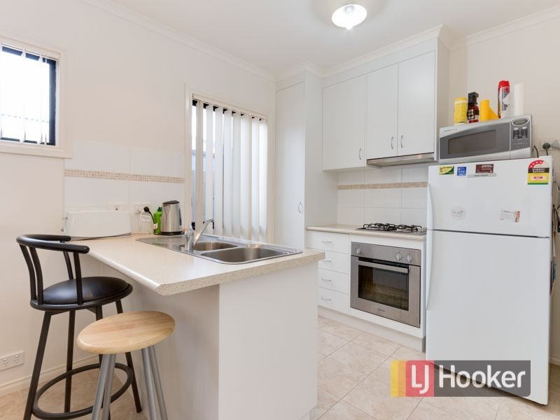 8/103 Army Road, Pakenham VIC 3810