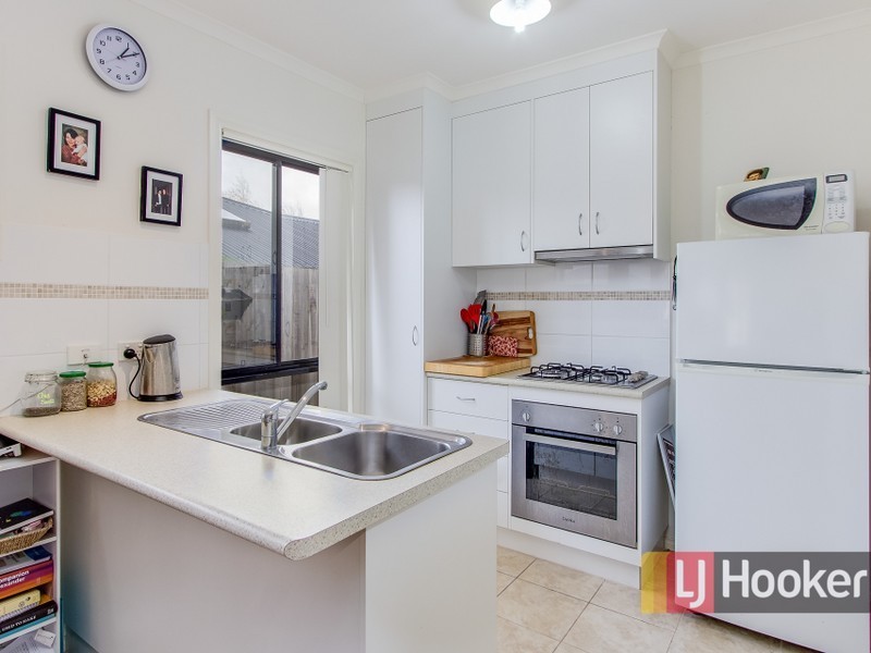 8/103 Army Road, Pakenham VIC 3810
