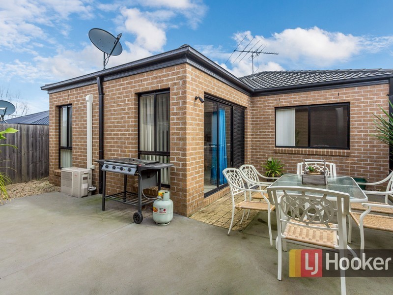 8/103 Army Road, Pakenham VIC 3810