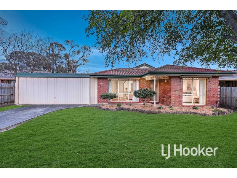 20 Gullquist Way, Pakenham VIC 3810