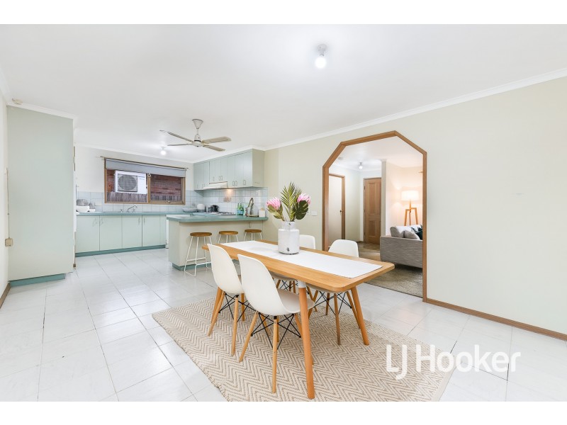 20 Gullquist Way, Pakenham VIC 3810