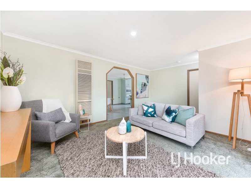 20 Gullquist Way, Pakenham VIC 3810