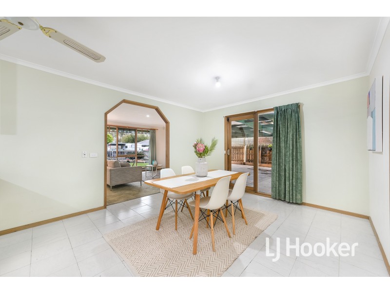20 Gullquist Way, Pakenham VIC 3810