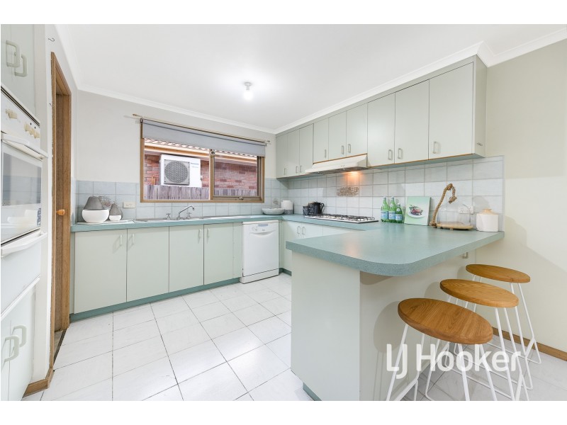 20 Gullquist Way, Pakenham VIC 3810