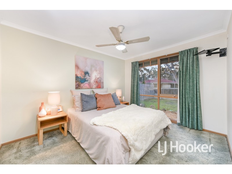 20 Gullquist Way, Pakenham VIC 3810