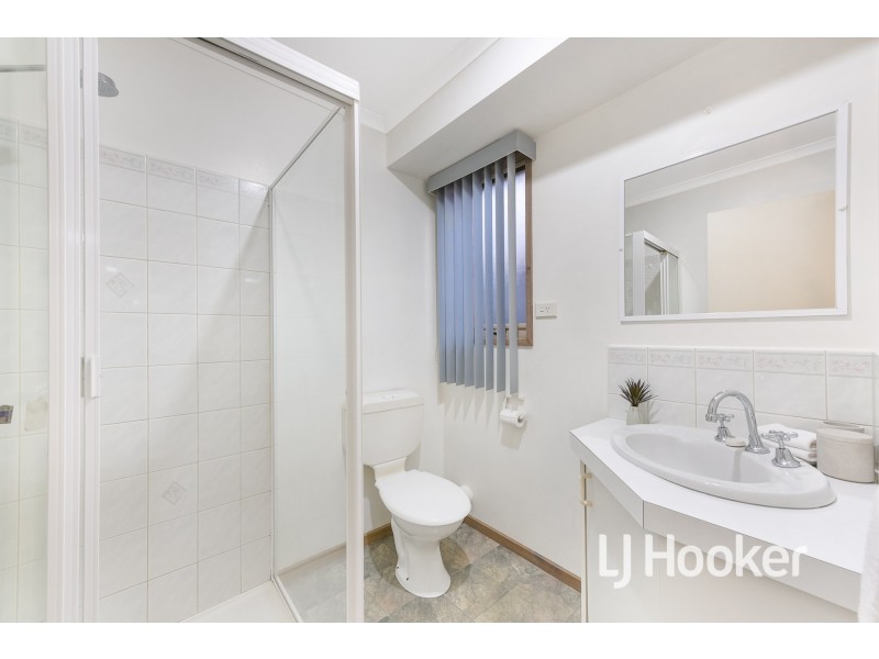 20 Gullquist Way, Pakenham VIC 3810