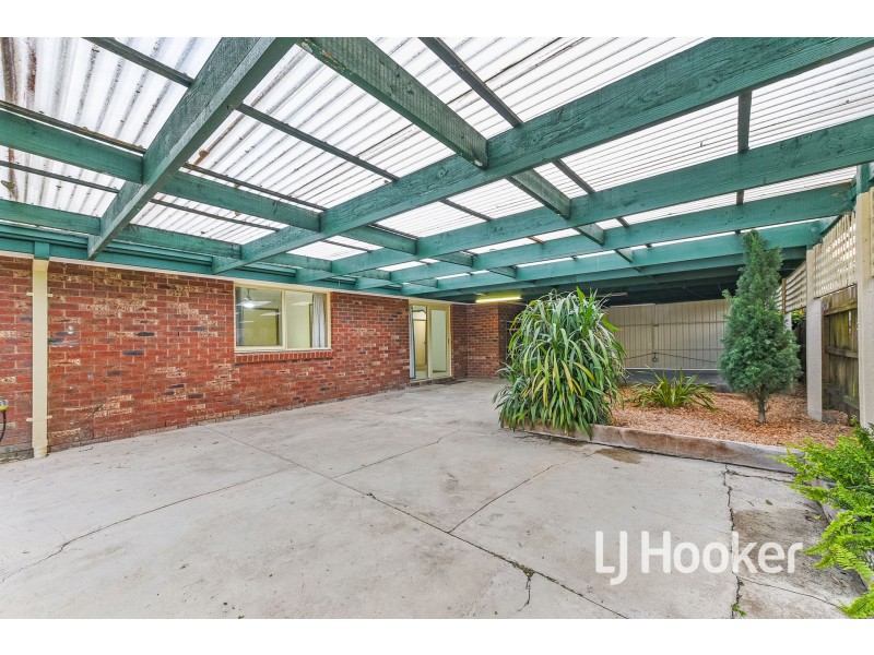 20 Gullquist Way, Pakenham VIC 3810