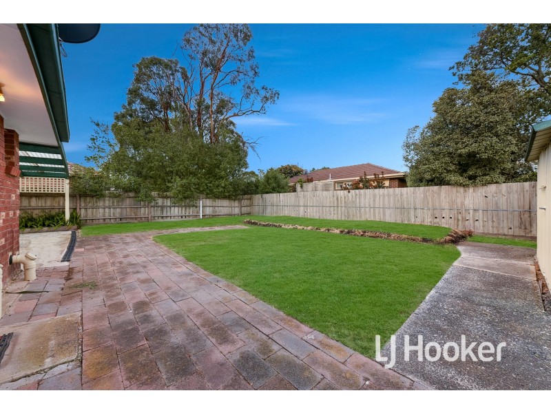 20 Gullquist Way, Pakenham VIC 3810