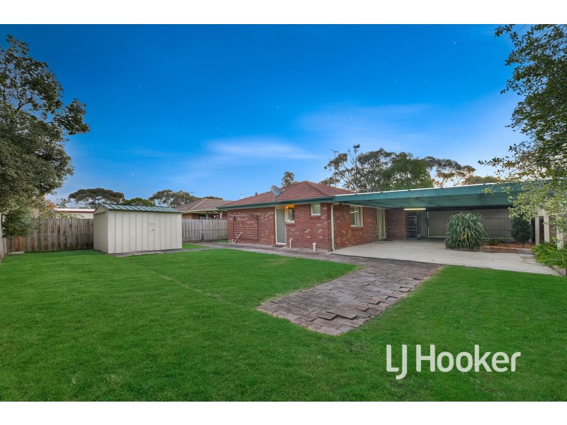 20 Gullquist Way, Pakenham VIC 3810