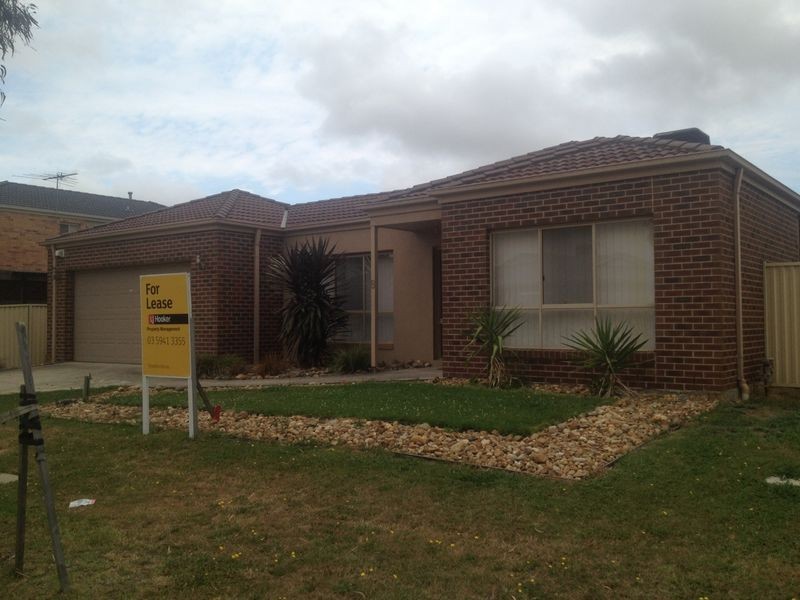 6 Viola Avenue, Pakenham VIC 3810