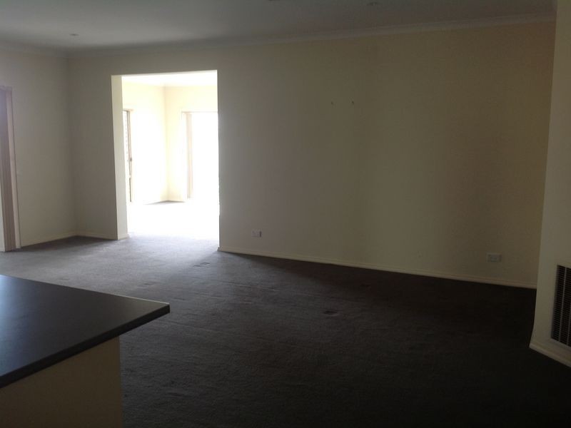 6 Viola Avenue, Pakenham VIC 3810