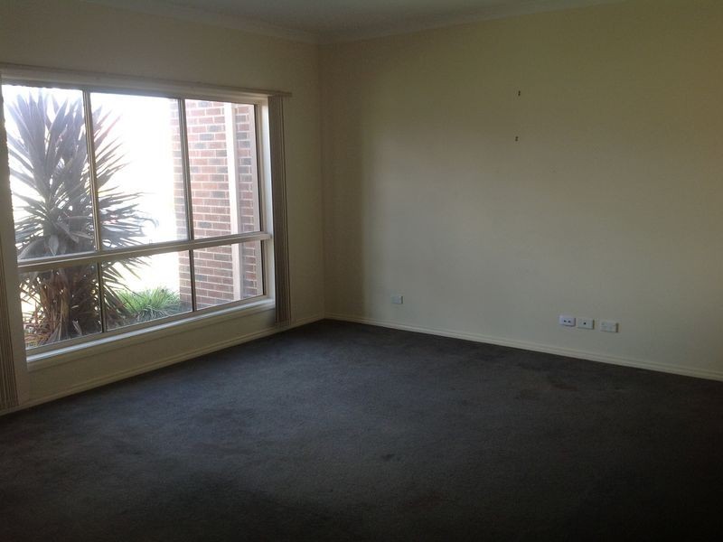 6 Viola Avenue, Pakenham VIC 3810