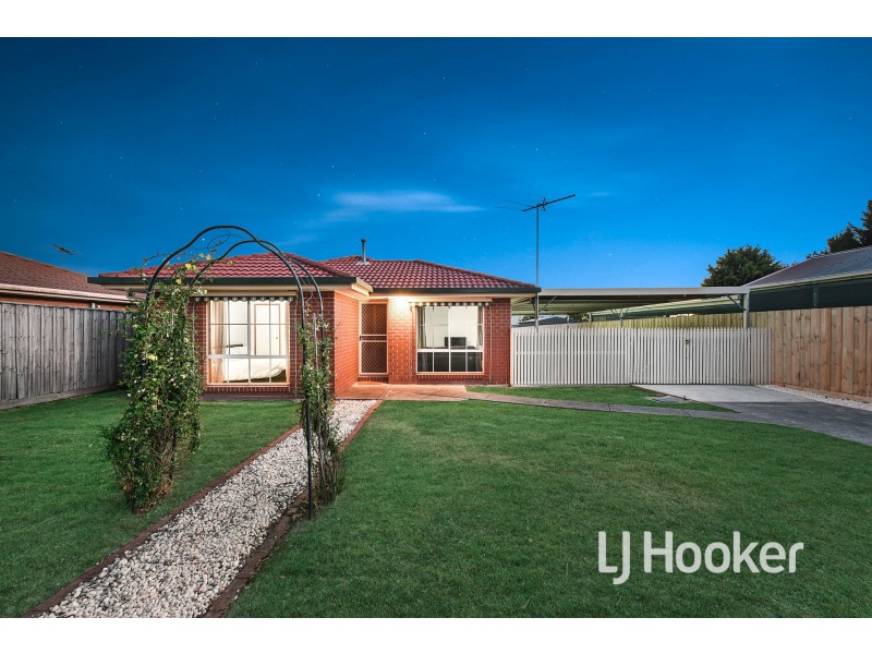 19 Balmoral Way, Pakenham VIC 3810