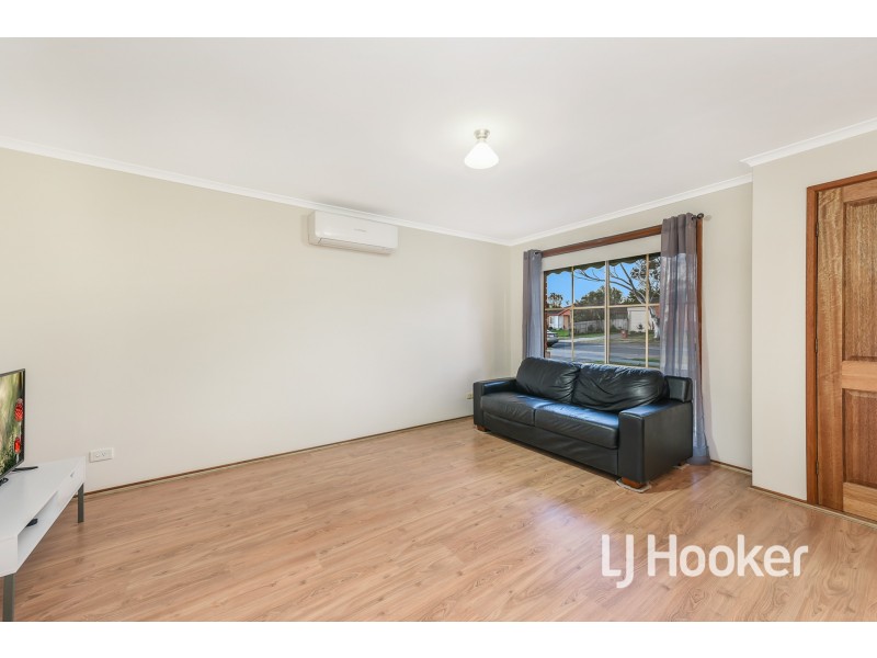 19 Balmoral Way, Pakenham VIC 3810