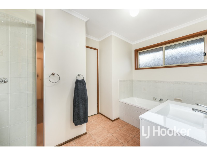 19 Balmoral Way, Pakenham VIC 3810