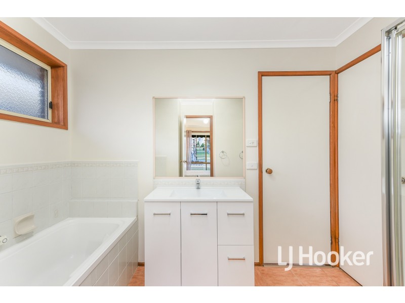 19 Balmoral Way, Pakenham VIC 3810