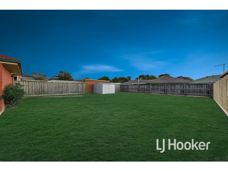 19 Balmoral Way, Pakenham VIC 3810