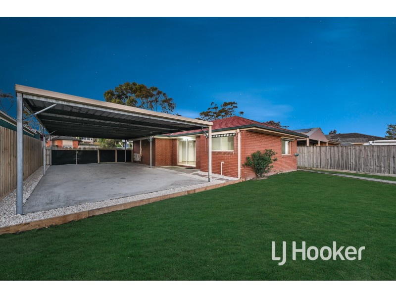 19 Balmoral Way, Pakenham VIC 3810