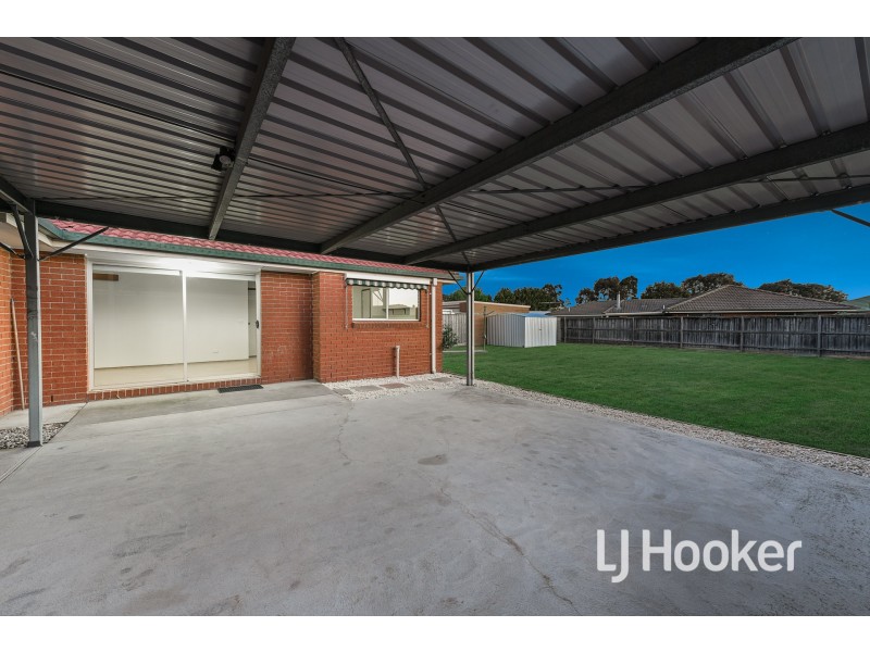 19 Balmoral Way, Pakenham VIC 3810