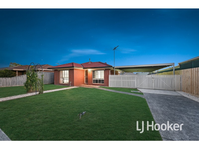 19 Balmoral Way, Pakenham VIC 3810