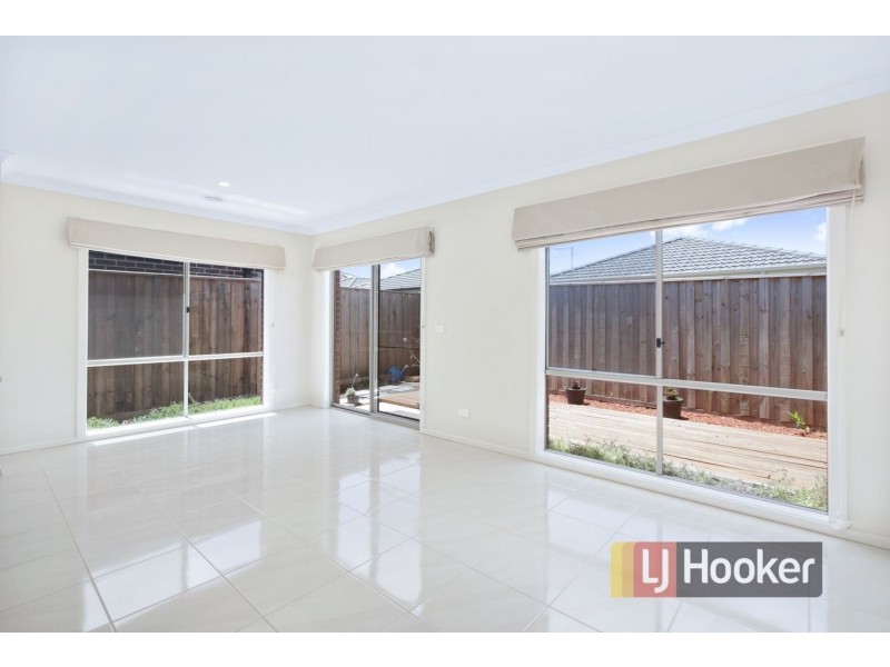 18 Arlington Avenue, Pakenham VIC 3810