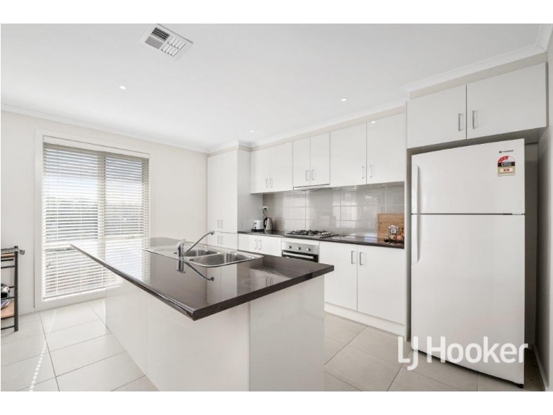 4/81-83 Ahern Road, Pakenham VIC 3810