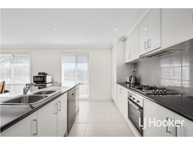 4/81-83 Ahern Road, Pakenham VIC 3810