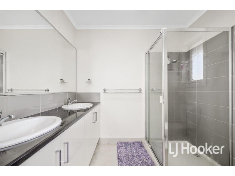 4/81-83 Ahern Road, Pakenham VIC 3810