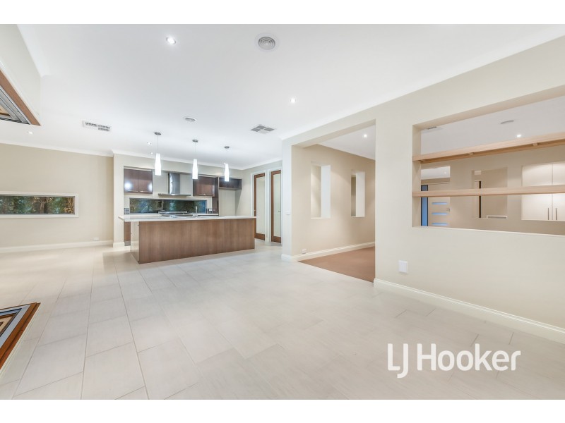 8 Westwood Grove, Pakenham VIC 3810