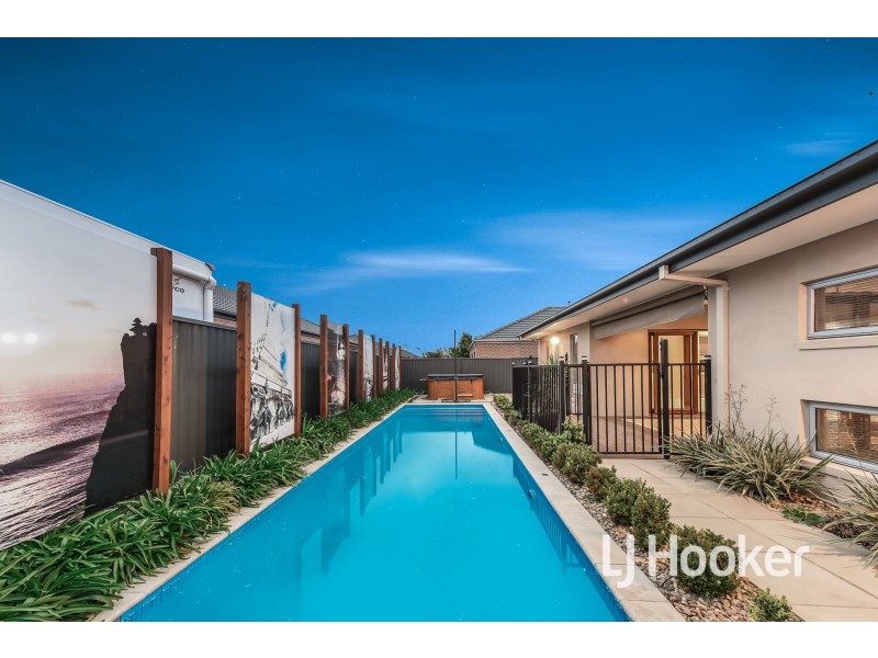 8 Westwood Grove, Pakenham VIC 3810
