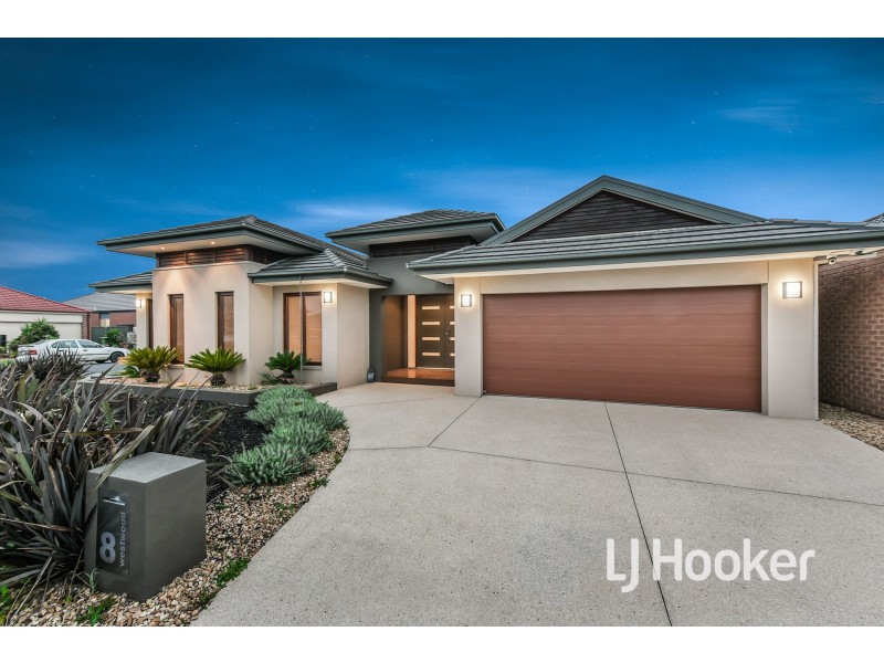8 Westwood Grove, Pakenham VIC 3810