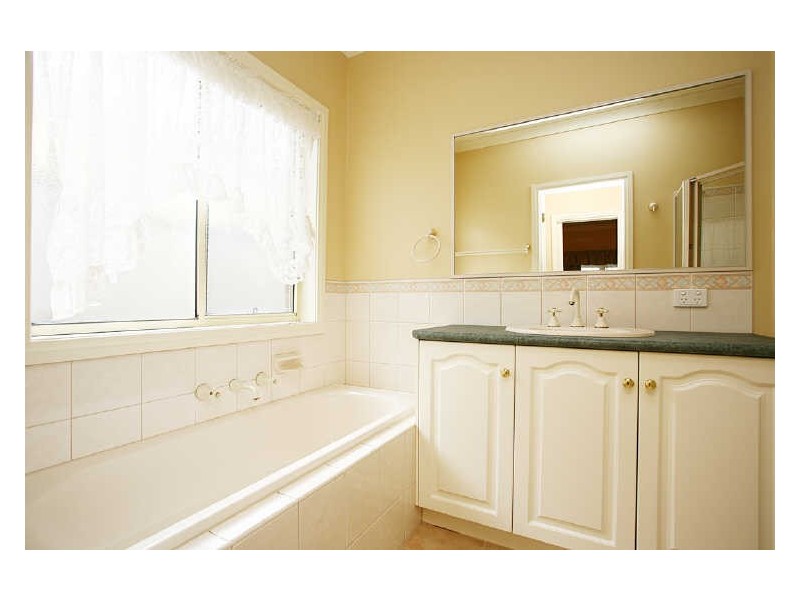 1 Willowbank Pocket, Pakenham VIC 3810