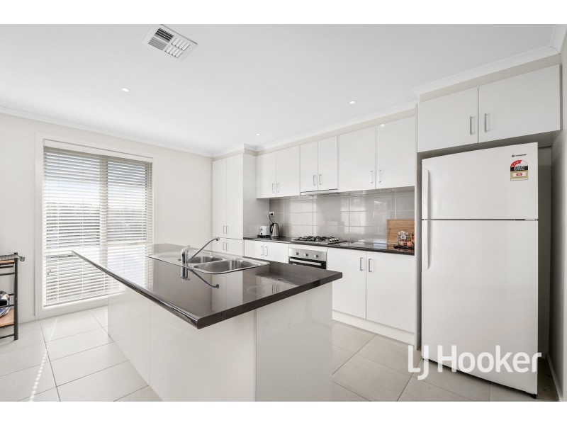 4/81 Ahern Road, Pakenham VIC 3810