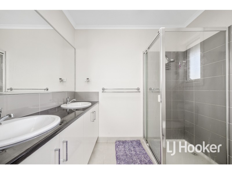 4/81 Ahern Road, Pakenham VIC 3810