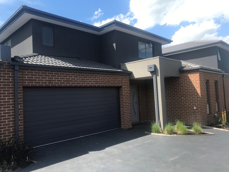2/5 Henry Street, Pakenham VIC 3810