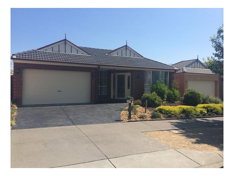 9 Joseph Banks Drive, Pakenham VIC 3810