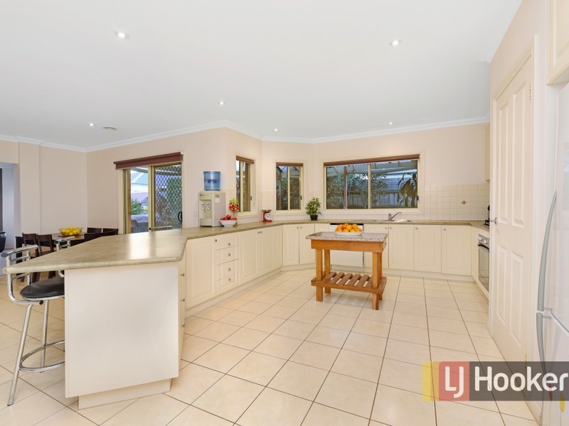 8 Tasman Way, Pakenham VIC 3810