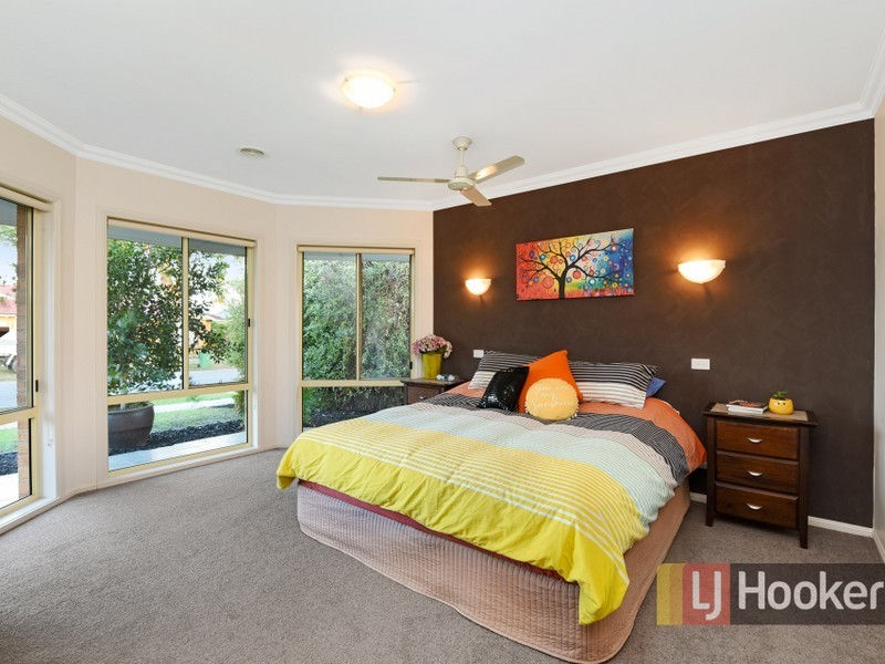 8 Tasman Way, Pakenham VIC 3810