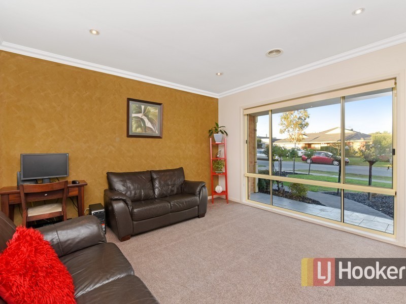 8 Tasman Way, Pakenham VIC 3810