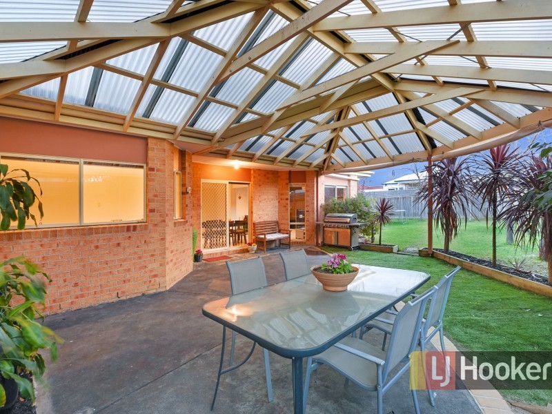 8 Tasman Way, Pakenham VIC 3810