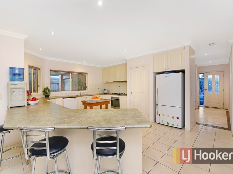 8 Tasman Way, Pakenham VIC 3810