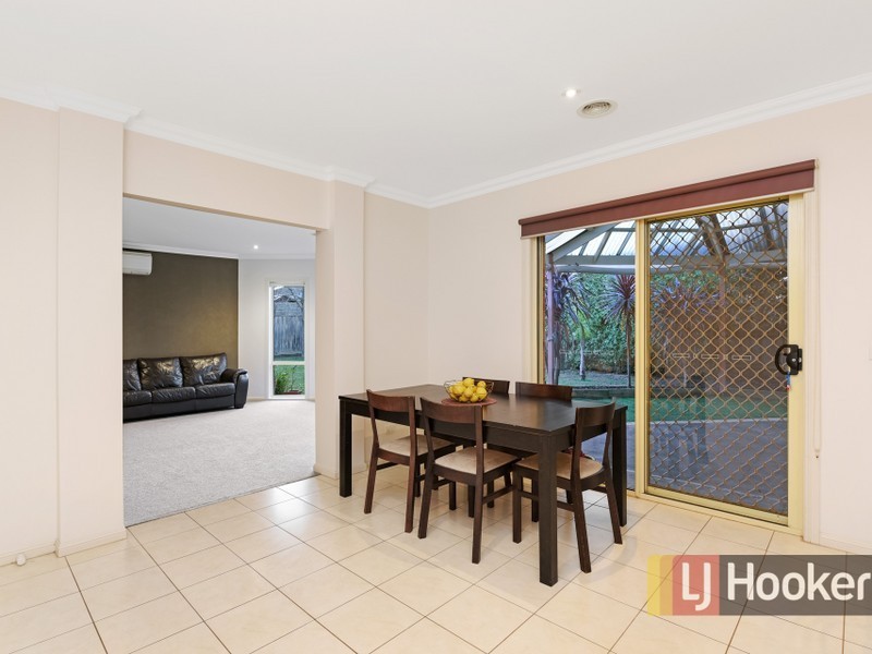 8 Tasman Way, Pakenham VIC 3810