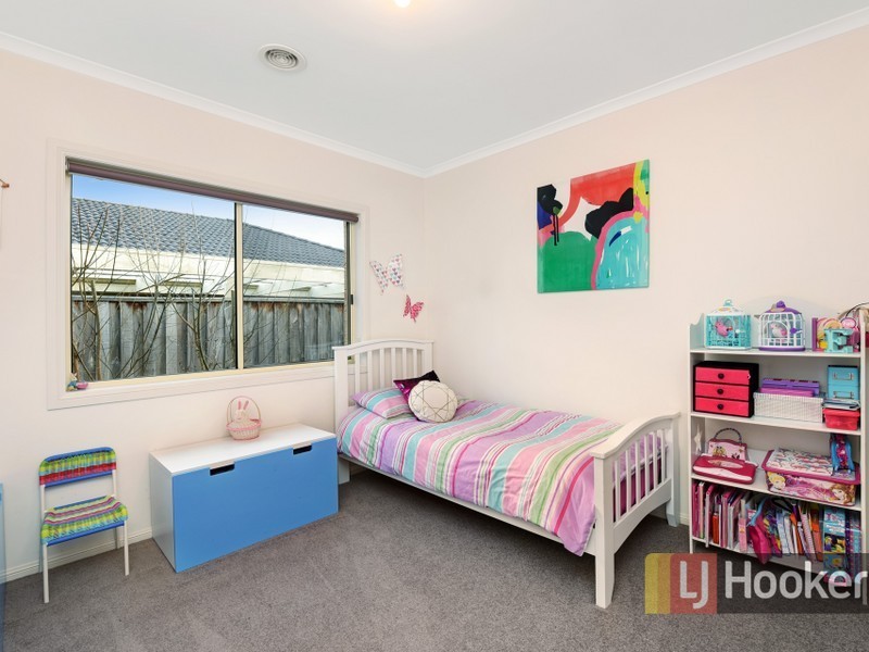 8 Tasman Way, Pakenham VIC 3810