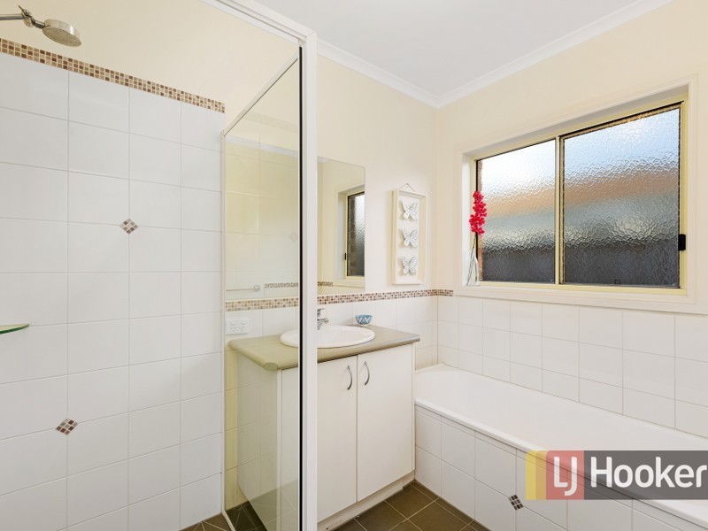 8 Tasman Way, Pakenham VIC 3810