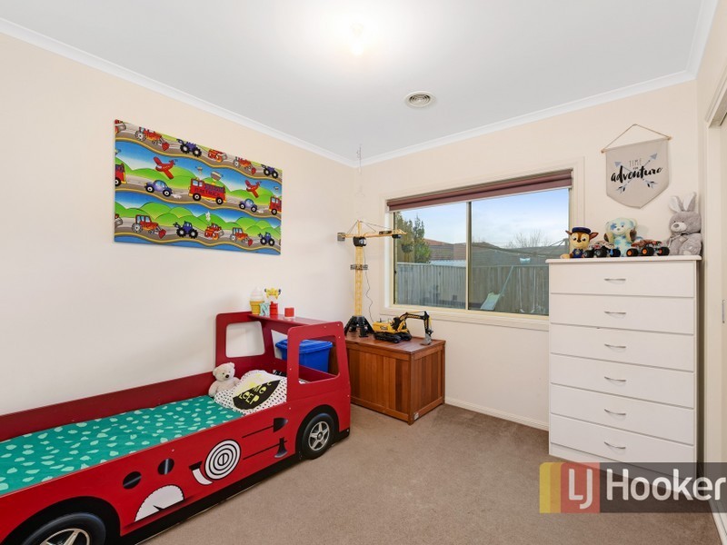 8 Tasman Way, Pakenham VIC 3810