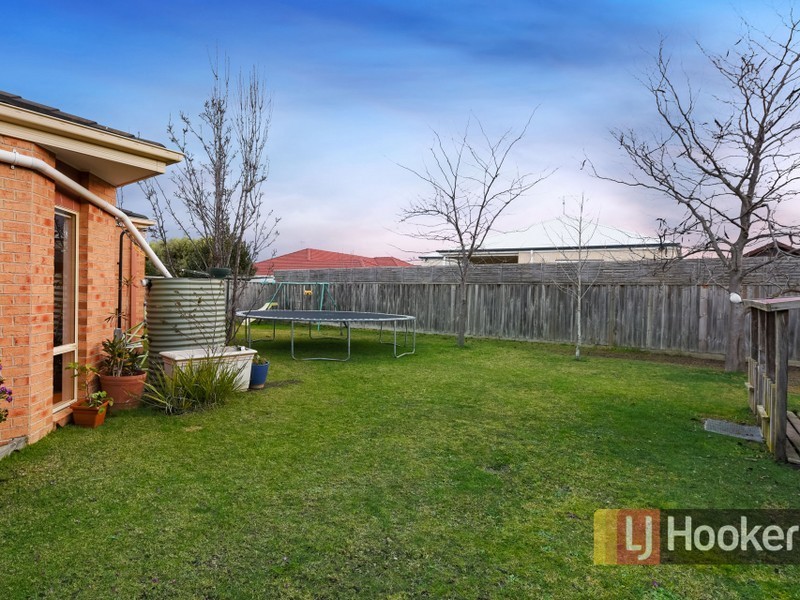 8 Tasman Way, Pakenham VIC 3810