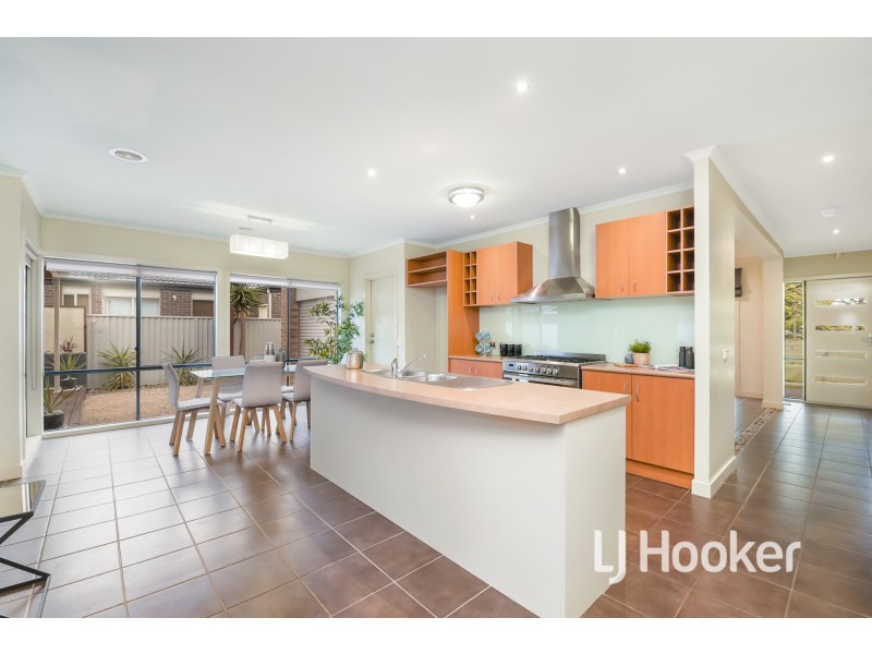 24 Howqua Place, Pakenham VIC 3810