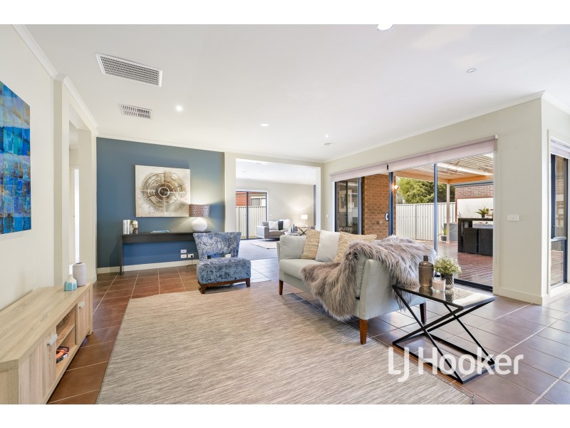 24 Howqua Place, Pakenham VIC 3810